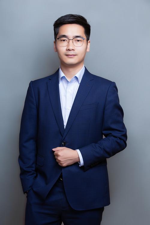 谢家登 视觉与舞美负责人